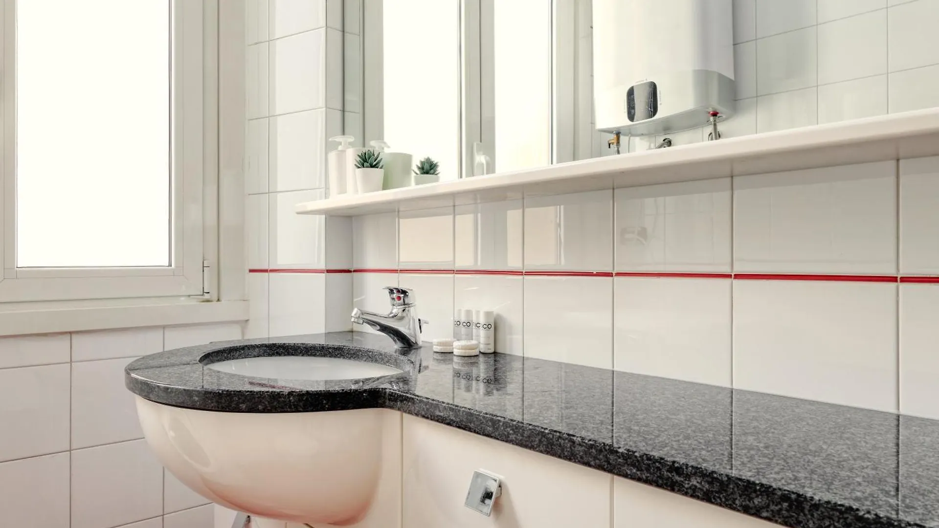 Joivy Cosy 1Br Flat Near Montanelli Gardens Apartment Milan